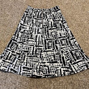 Forever 21 black and white midi skirt, Size S